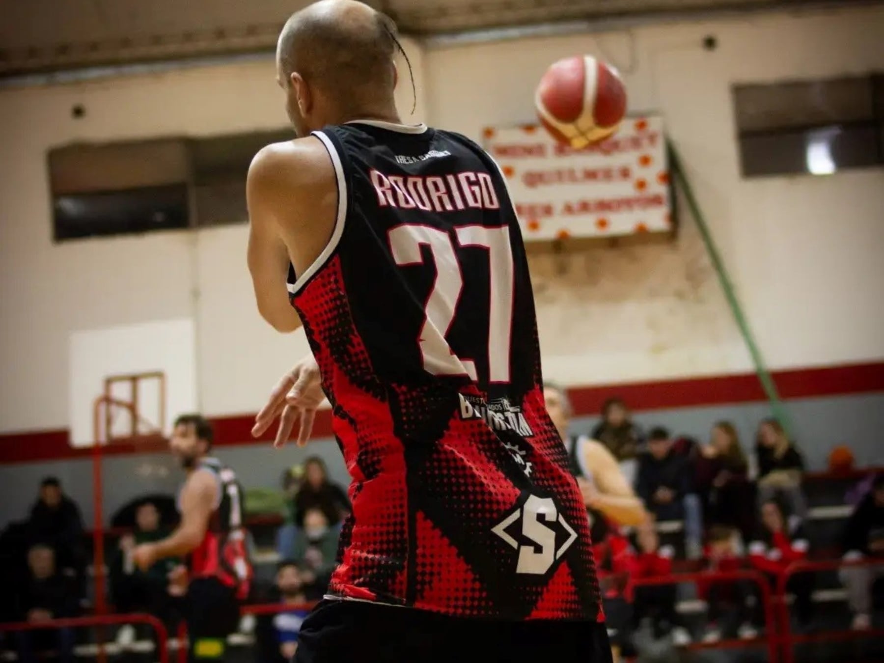 Palacio jugó de titular en básquet a los 44 años y clasificó a semifinales
