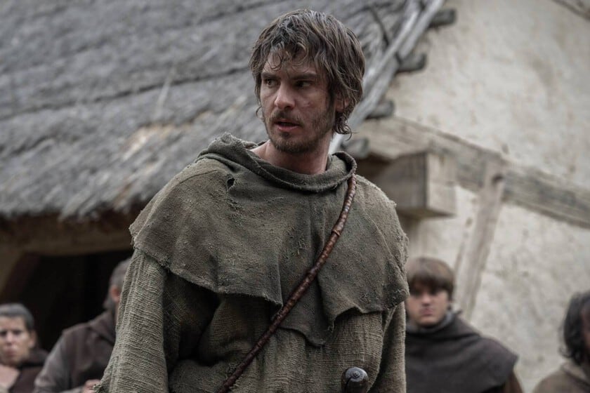 Andrew Garfield se pone la capa (o casi) en una película que imagina el nacimiento de Robin Hood en plena revuelta medieval inglesa