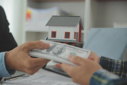 Hipotecarios UVA: con la nueva regla del 25%, hacen falta ingresos familiares de más de $3,4 millones para acceder a USD 80.000