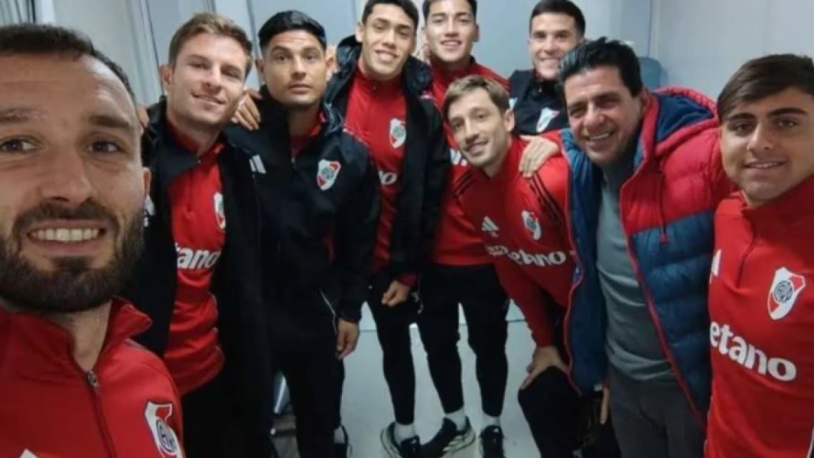 Bustos y Viña, las dos sillas vacías que River no puede llenar