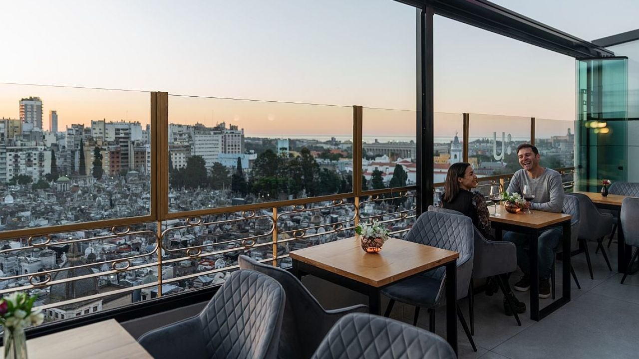 Una terraza sobre Junín ofrece una mirada aérea del Cementerio de Recoleta con audioguías en tres idiomas