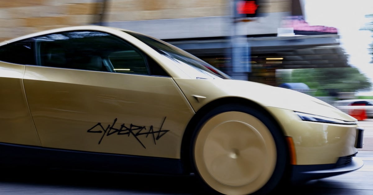 Tesla, la NHTSA y el Cybercab: ¿autocertificar o pedir permiso?