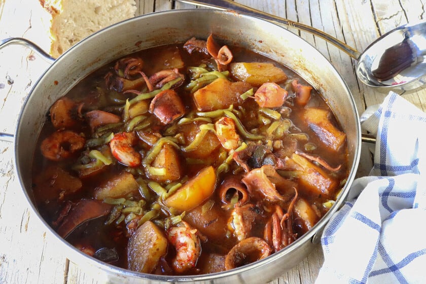 Chipirones con patatas: el guiso marinero que se resuelve en media hora sin perder sabor a costa
