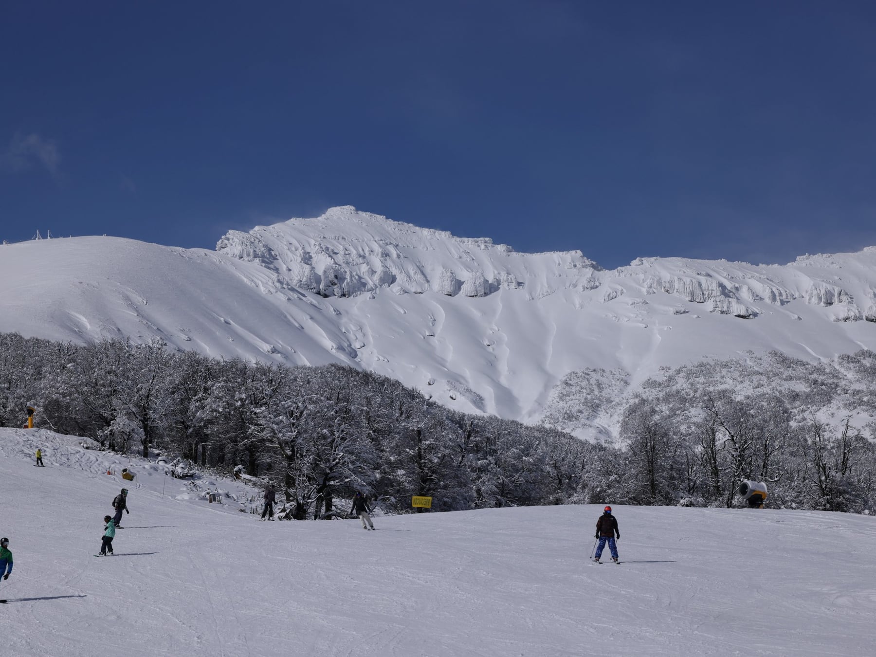 La nieve se estira hasta octubre: cerros argentinos bajan precios y abren septiembre con buena cobertura