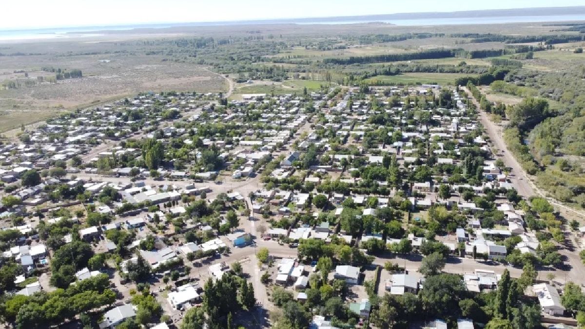 Picún Leufú da un paso clave para que el barrio Portal de las Rosas deje atrás las garrafas y los pozos ciegos