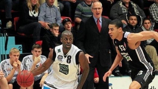 Isaiah Thomas, el base que quiere cruzar el charco antes de colgar los botines