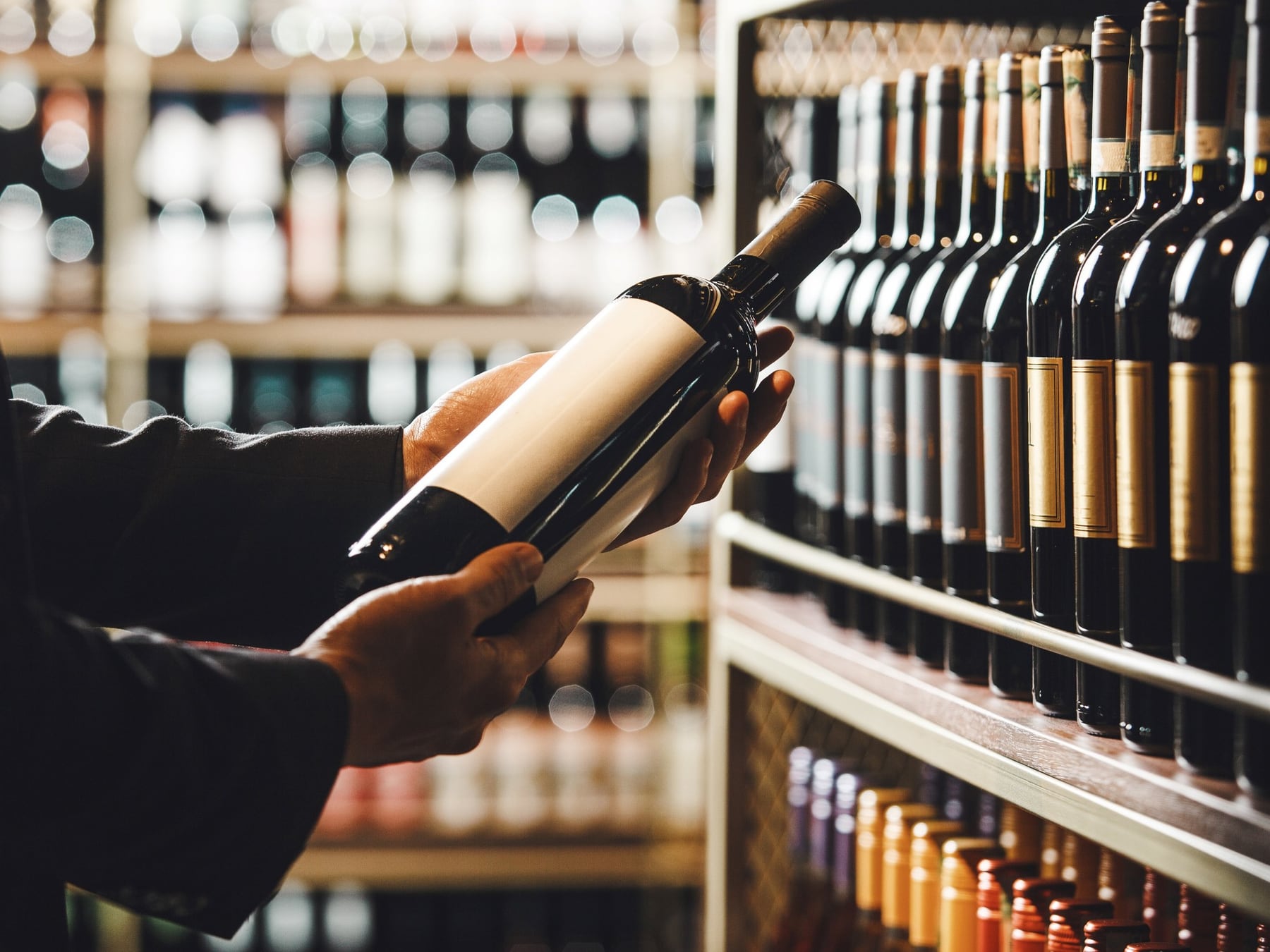 Lo que dice una etiqueta de vino y lo que efectivamente garantiza: una guía para no pagar de más por palabras vacías