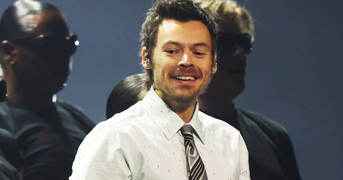 Ca7riel y Paco Amoroso se suben al escenario del AT&T Stadium para abrirle la noche a Harry Styles en Dallas