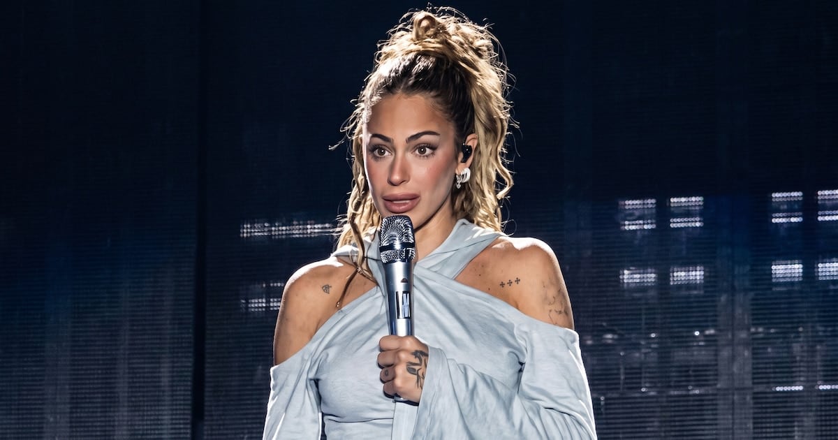 Tini se paró en el escenario de El Salvador y le contó al público, con su propia voz, cómo transitó la depresión