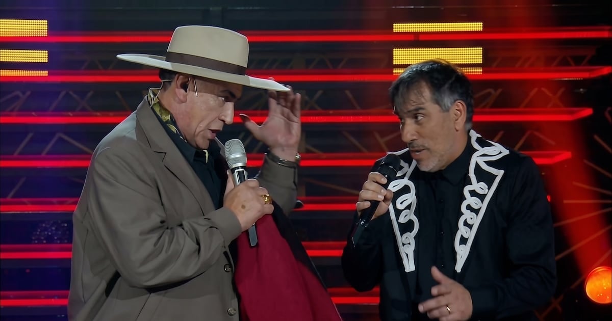 Pipino Cuevas se planta en el escenario con el Chaqueño Palavecino y aguanta otra ronda en Es mi sueño