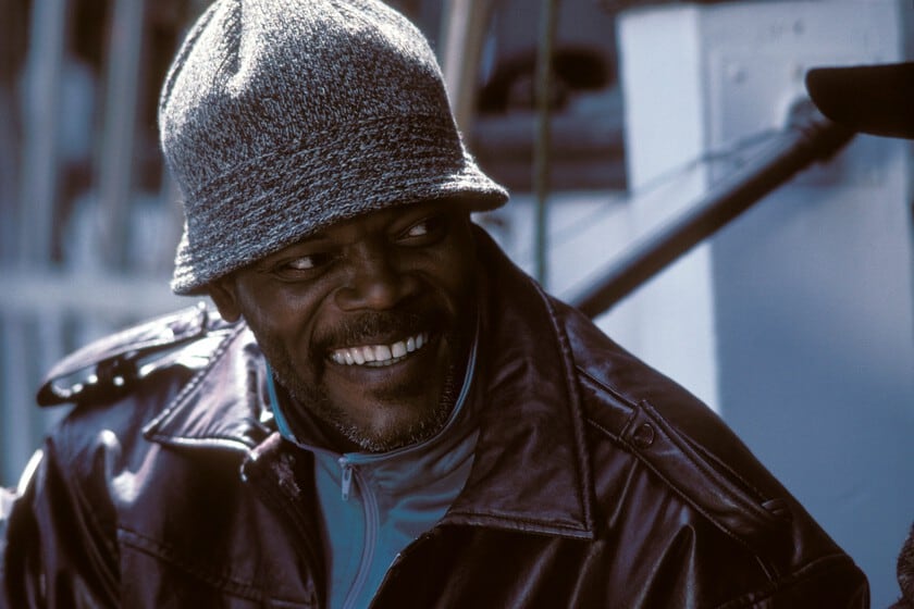Samuel L. Jackson y la película que no se cansa de mirar: una joyita de acción con Geena Davis que el tiempo volvió de culto