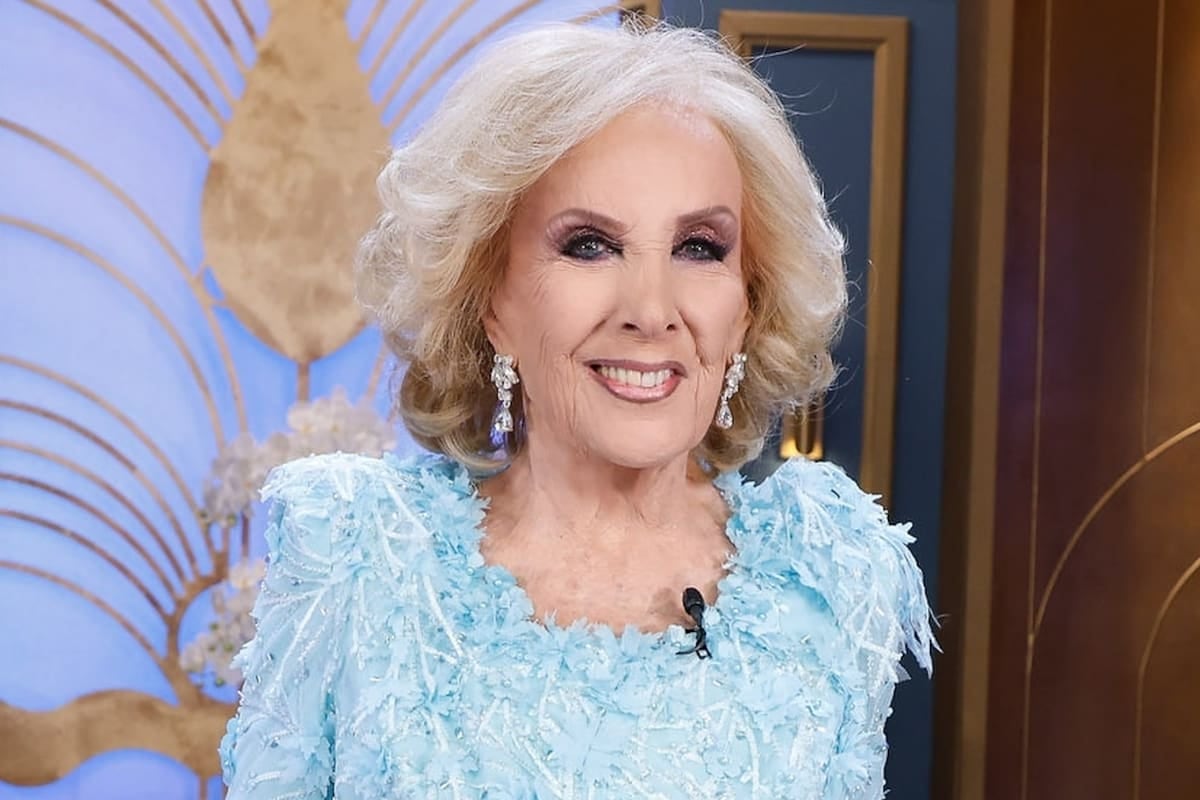 Juana Viale vuelve a ponerse el delantal de Mirtha: la abuela, entre la tos y el abrazo de los amigos
