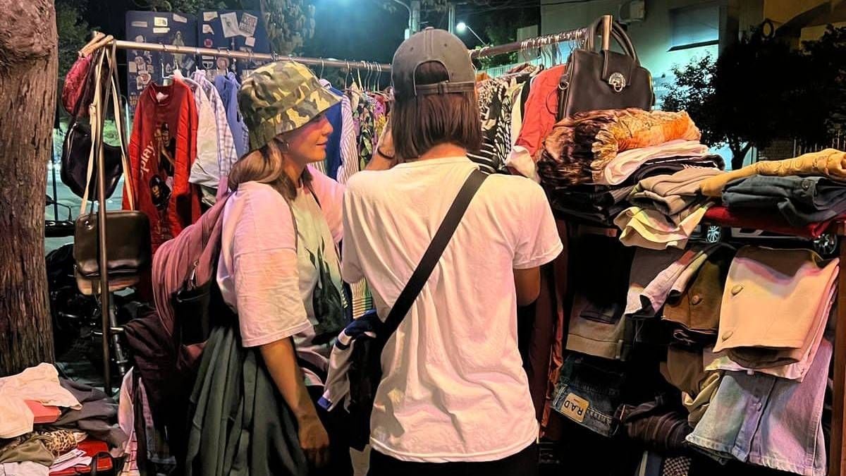 Una jornada doble en La Vereda: feria de tarde y fiesta de madrugada en el corazón de Neuquén