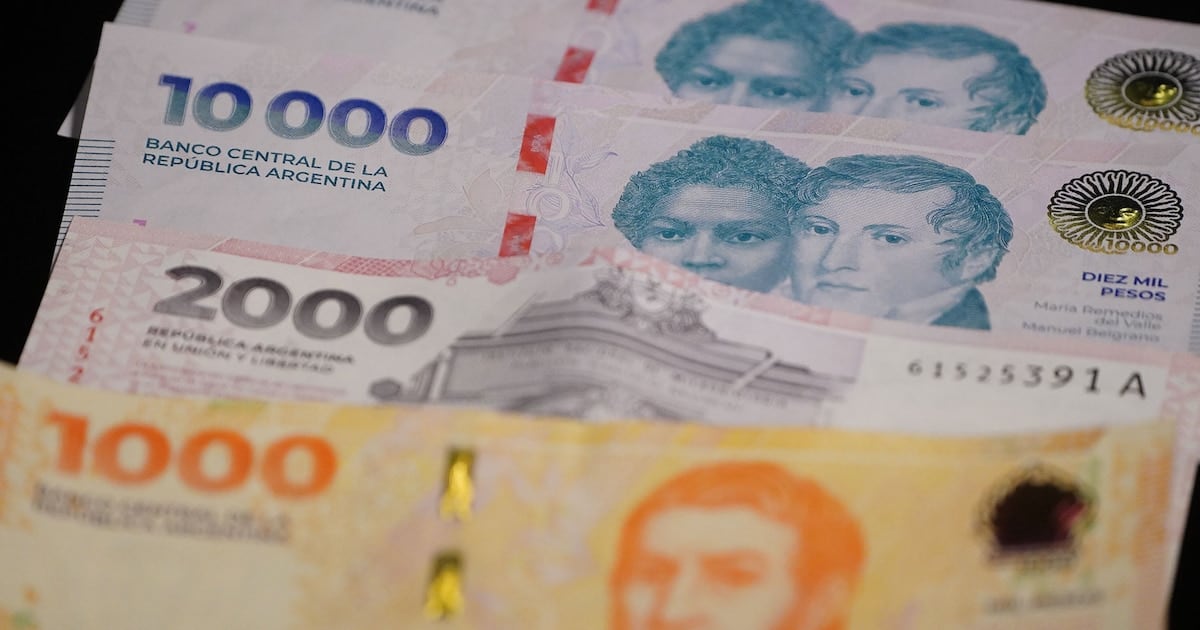 El billete de mil pesos ya no llega ni a un kilo de pan: el poder de compra se desplomó y pierde terreno frente a denominaciones mayores