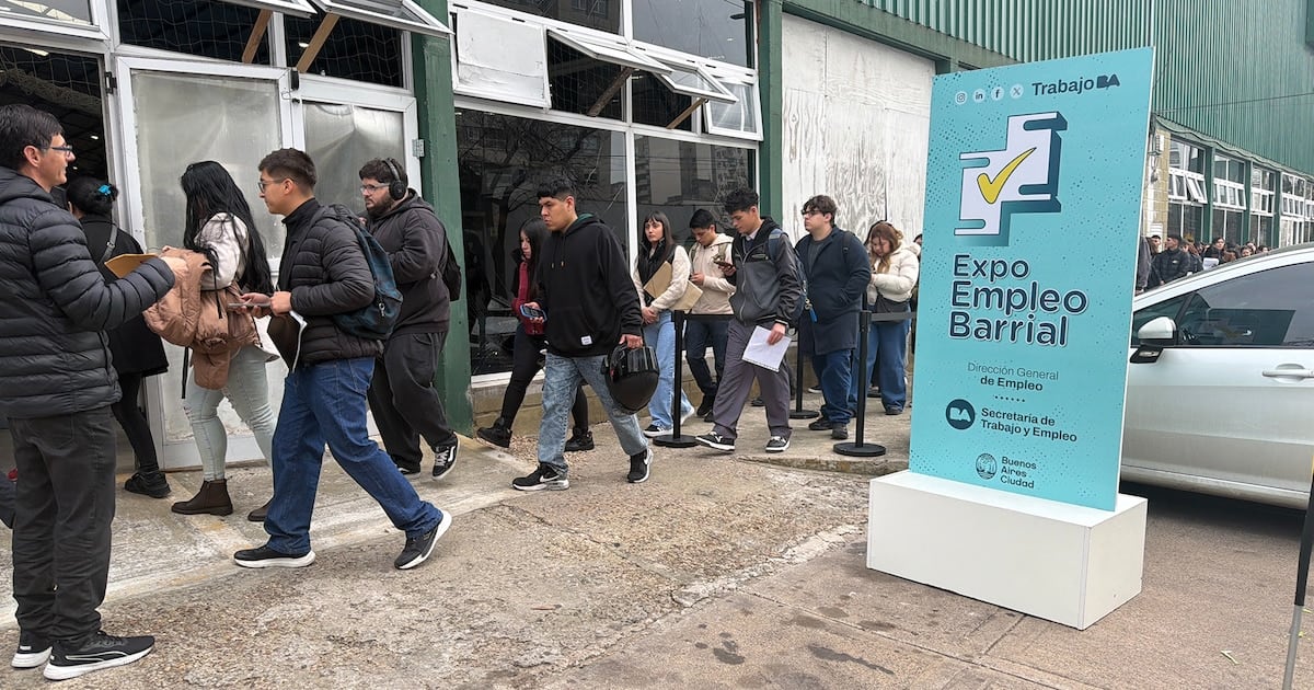 Cambiar de empleo formal a cuenta propia deteriora los ingresos reales más de un cuarto, según un informe privado