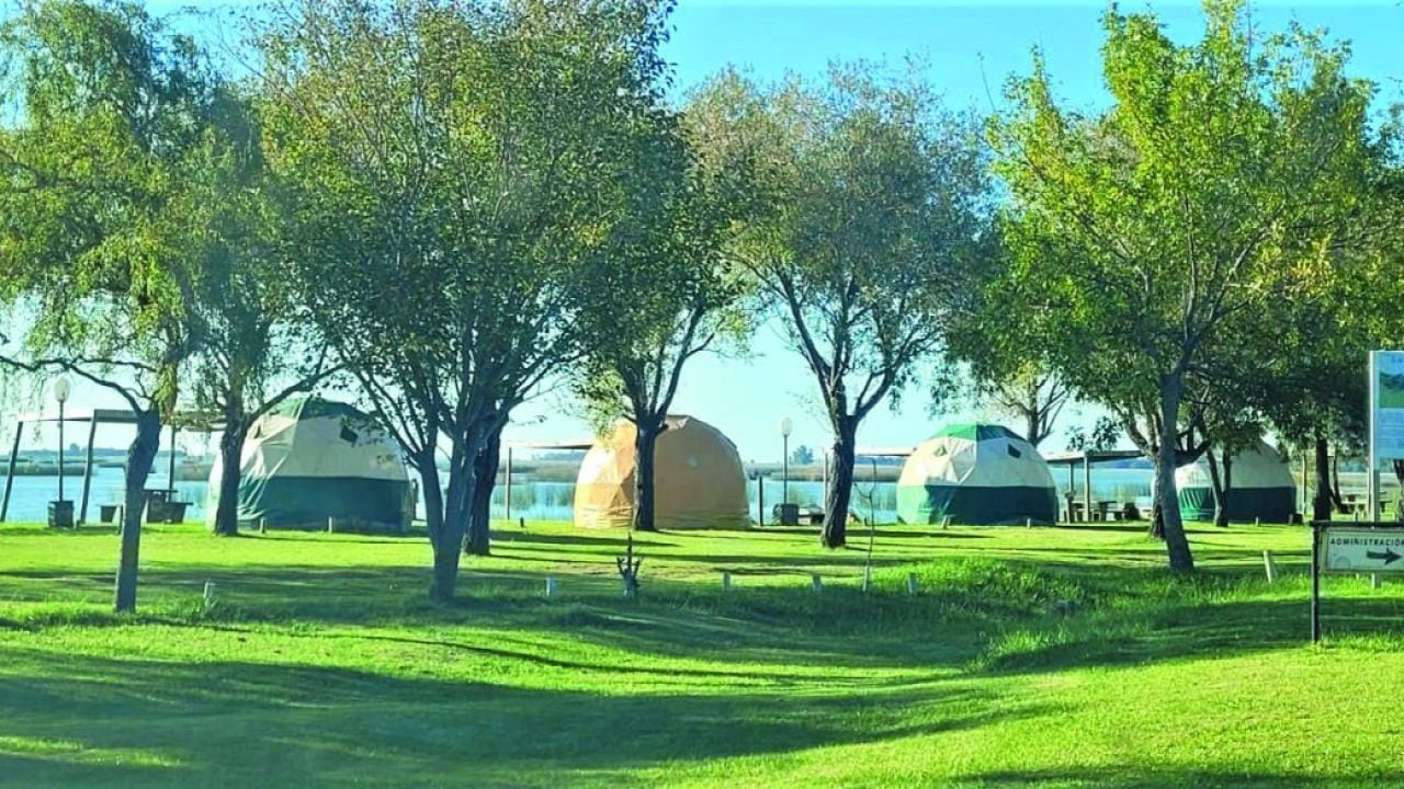 Cinco glampings en la provincia de Buenos Aires para dormir entre lagunas, sierras y médanos sin resignar comodidad
