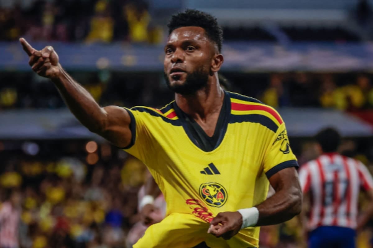 El colombiano del pueblo: Borja se vistió de superhéroe y le arruinó la fiesta a Milito en el clásico mexicano