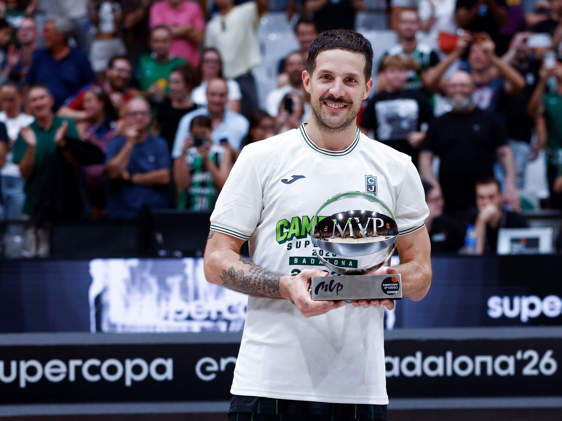 Laprovíttola se desquitó de Barcelona con una actuación para la historia y le dio la Supercopa a la Penya