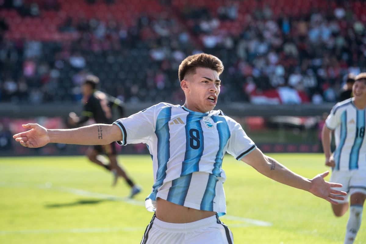 La picó en la hora: Argentina venció a Perú con un golazo de Espíndola y va por la dorada ante Paraguay