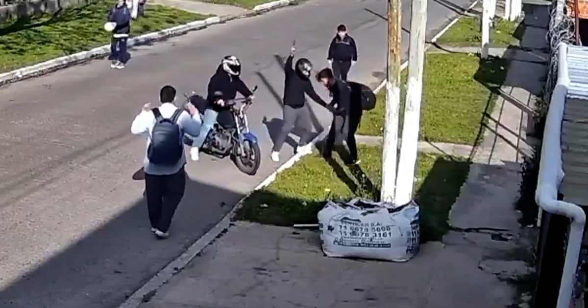 Investigan el asalto a tres adolescentes con autismo en González Catán: dos motochorros golpearon a uno y escaparon tras un disparo al aire