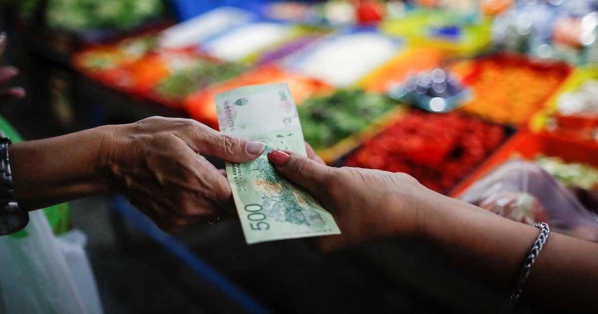 Alimentos: verduras, carnes y bebidas empujaron los precios de septiembre y las consultoras proyectan una inflación general de hasta 2%