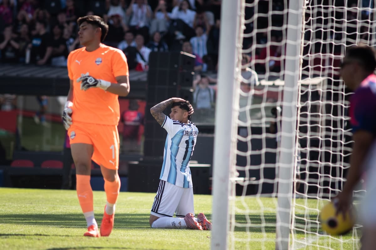 La Sub 19 se quedó con la espina en el Parque y volvió de Rosario con la medalla de plata