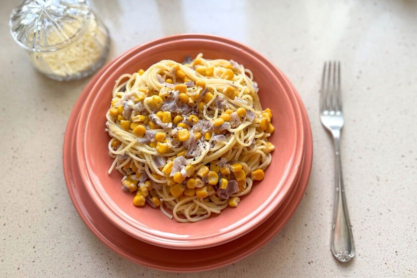 Espaguetis con choclo dorado y salsa de queso: una receta rápida para resolver la cena sin complicarse