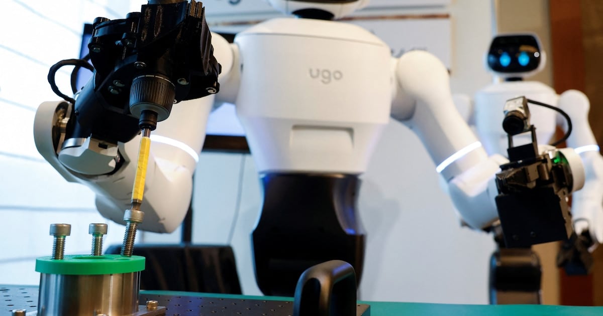 Un robot con IA le preguntó a un jubilado santafesino dónde estaba la guardia y terminó cargando bandejas en el comedor