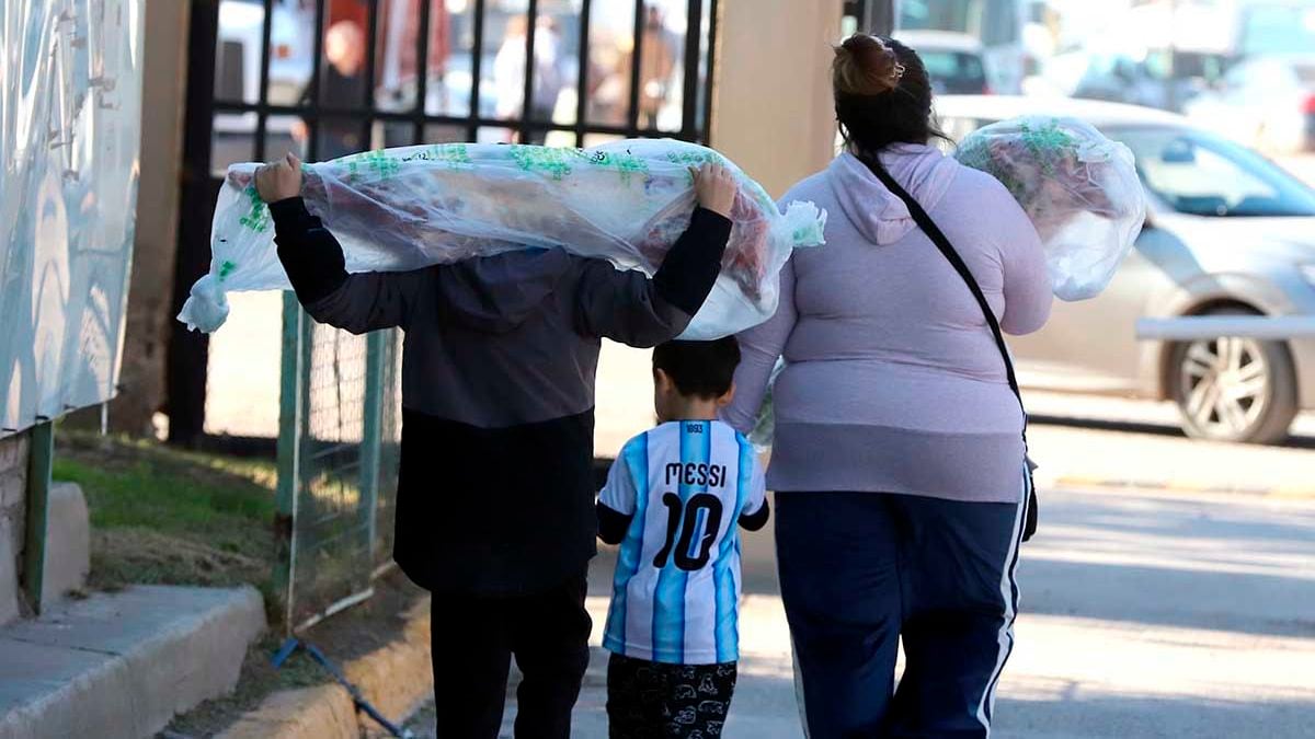 El Concentrador neuquino abre dos sábados con chivito del norte y trucha patagónica en la vidriera