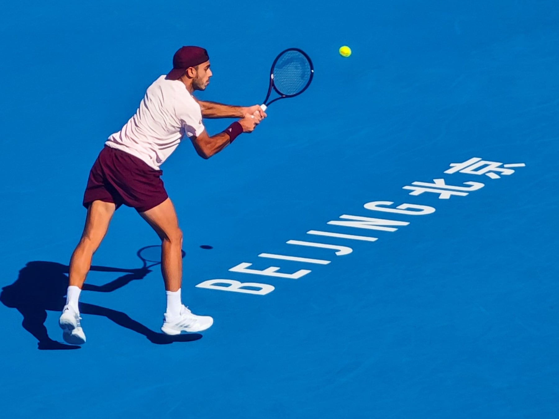 Cerúndolo, sin un solo tropiezo: el argentino barrió a Mensik y va por la semis ante Medvedev en Pekín