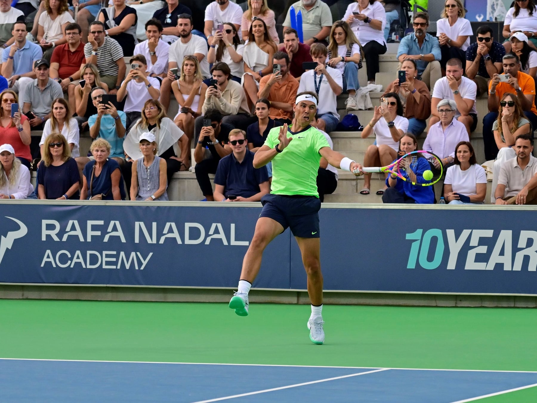 Nadal volvió a la cancha, ganó y se rió de sí mismo: "Algo único por lo mal que me veo"