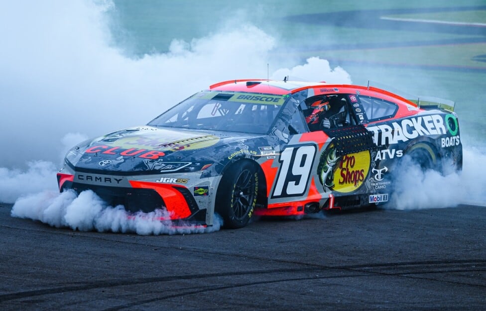 Briscoe se quedó con Las Vegas y Larson estiró la diferencia en la Copa