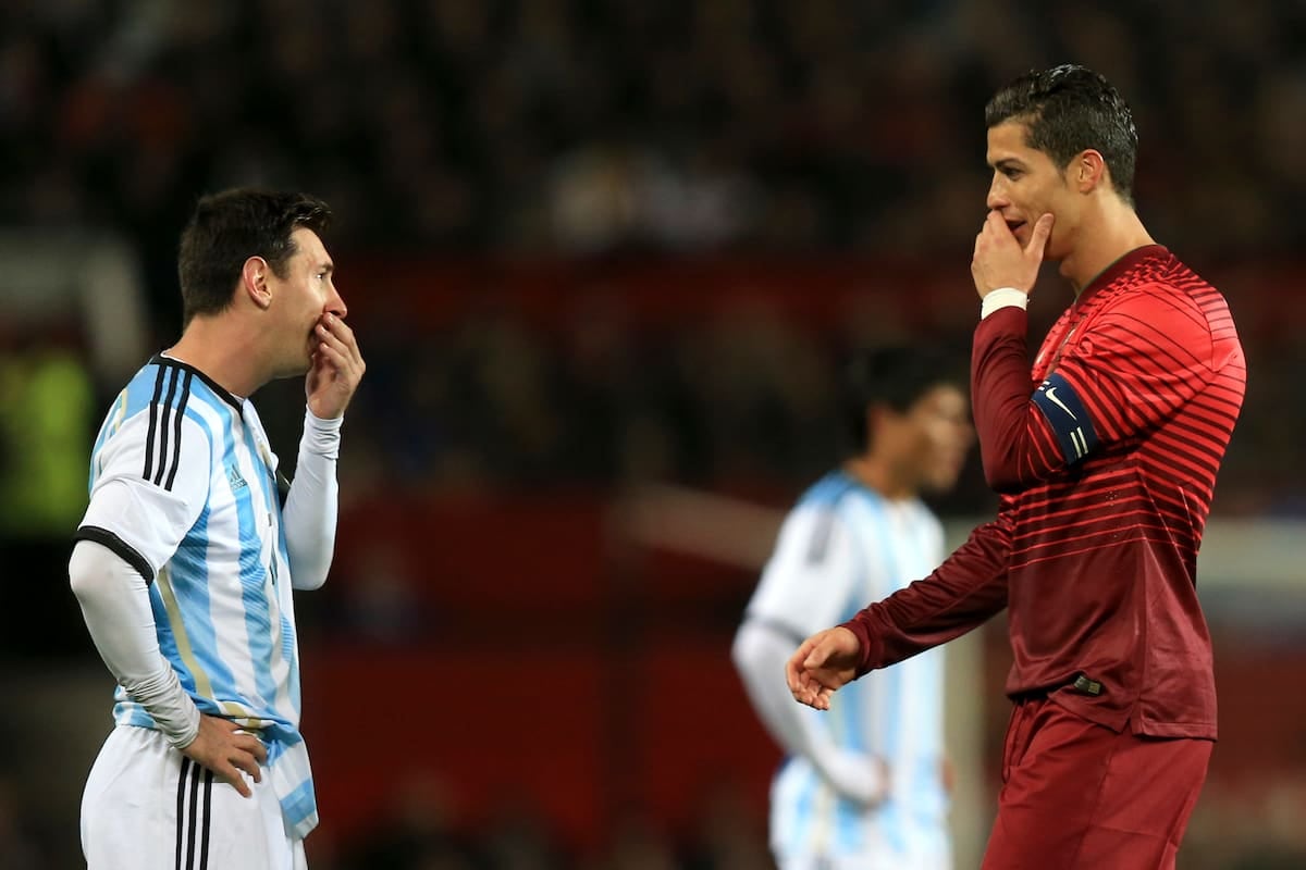 Cristiano se fue sin jugar, Messi se fue con la pelota bajo el brazo: la pulseada de dos estilos que se cruzan en el ocaso