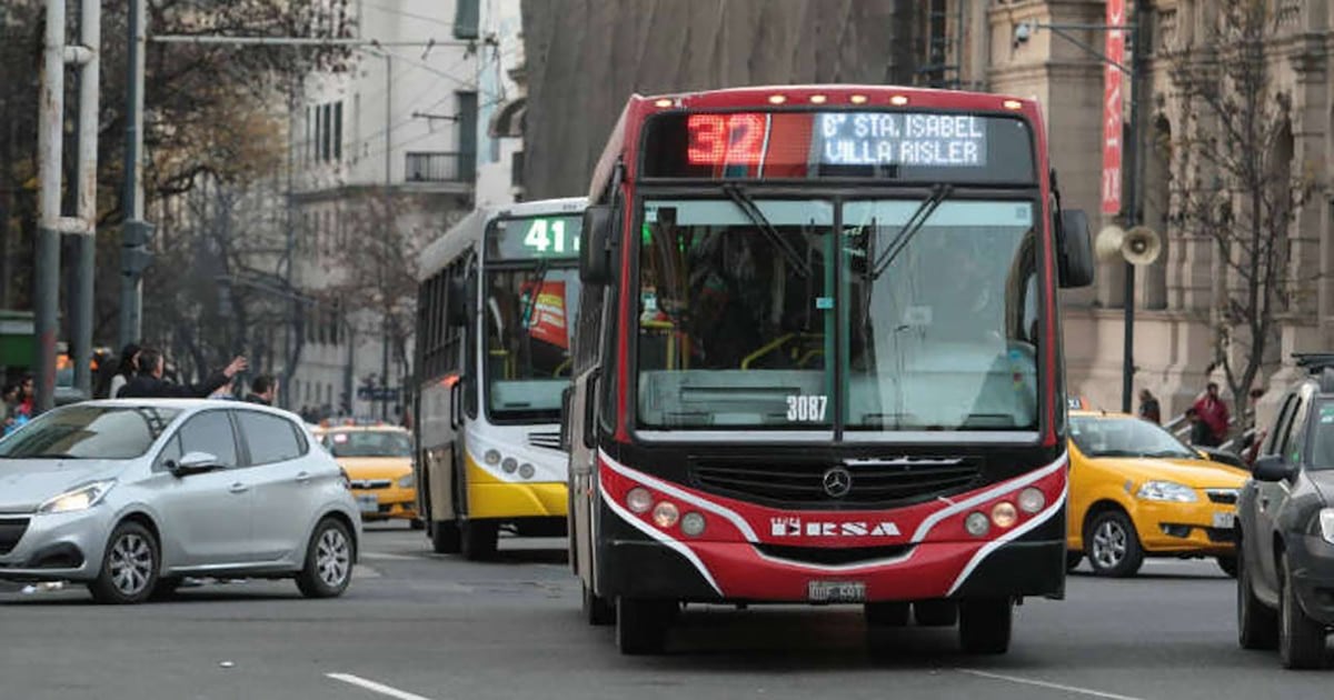 Tarifas de colectivo en Argentina: la brecha entre ciudades supera los 2.400 pesos por pasaje