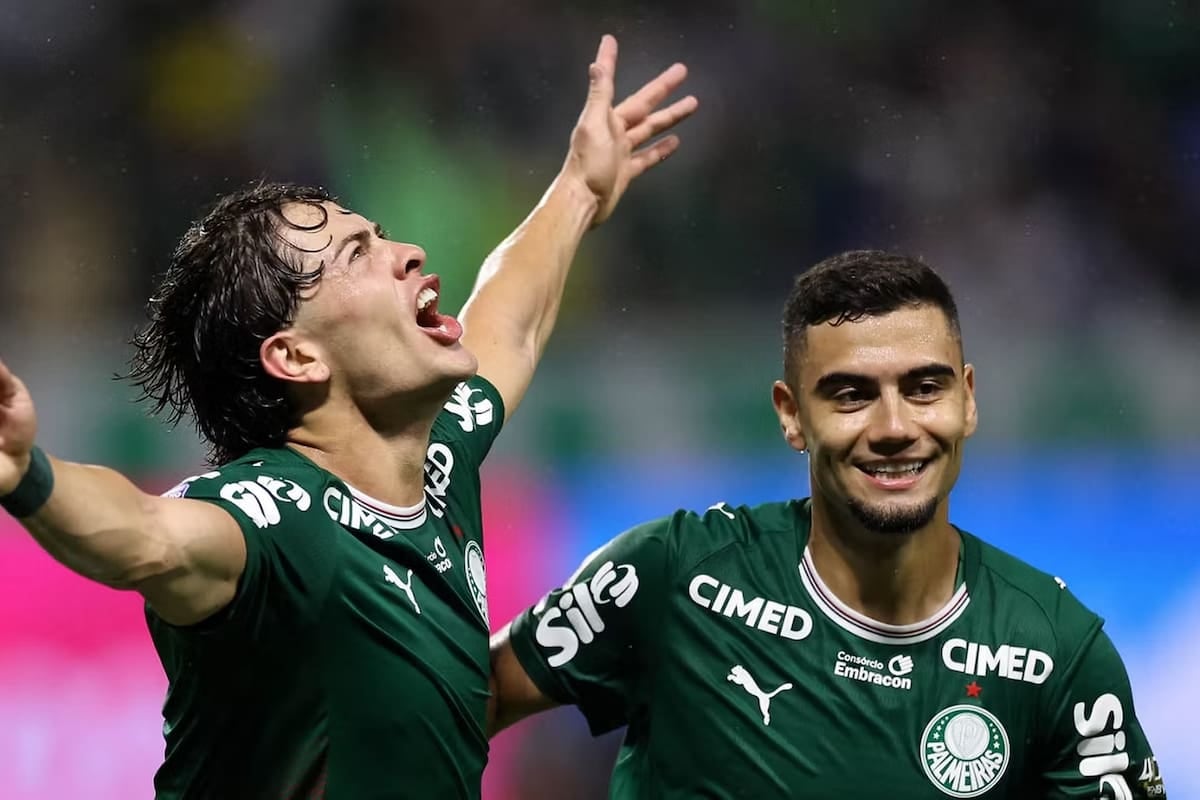 Giay se sacó la mufa con un doblete y dejó a Corinthians al borde del precipicio