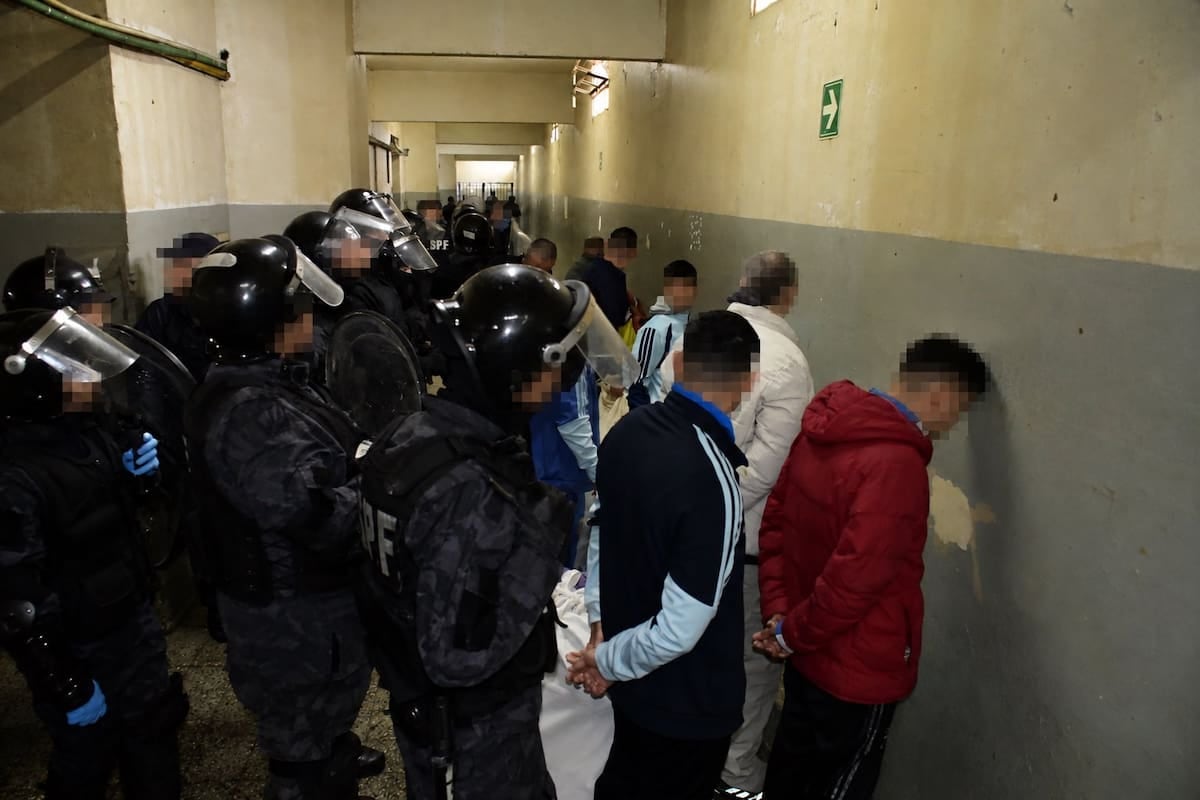 Mudanza bajo custodia: arrancó el traslado de 1.500 internos de Devoto al flamante penal de Marcos Paz