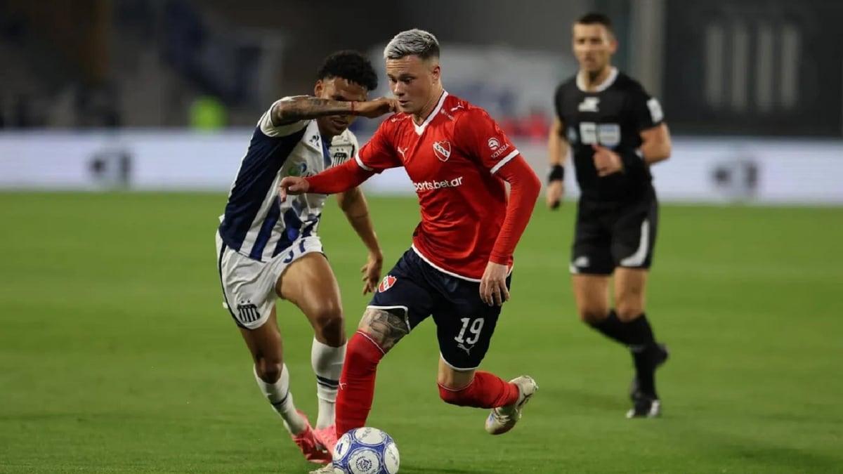 El Rojo se volvió de Córdoba con las manos vacías y el sabor amargo del VAR en el final