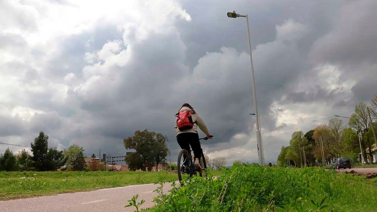 Neuquén se prepara para un fin de semana pasado por agua: la semana se va nublando de a poco y el domingo traerá las tormentas más fuertes