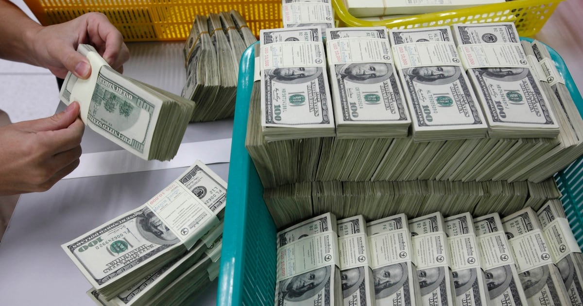 El tipo de cambio volvió a mostrar cautela y dejó al billete oficial casi sin variantes en el cierre del jueves
