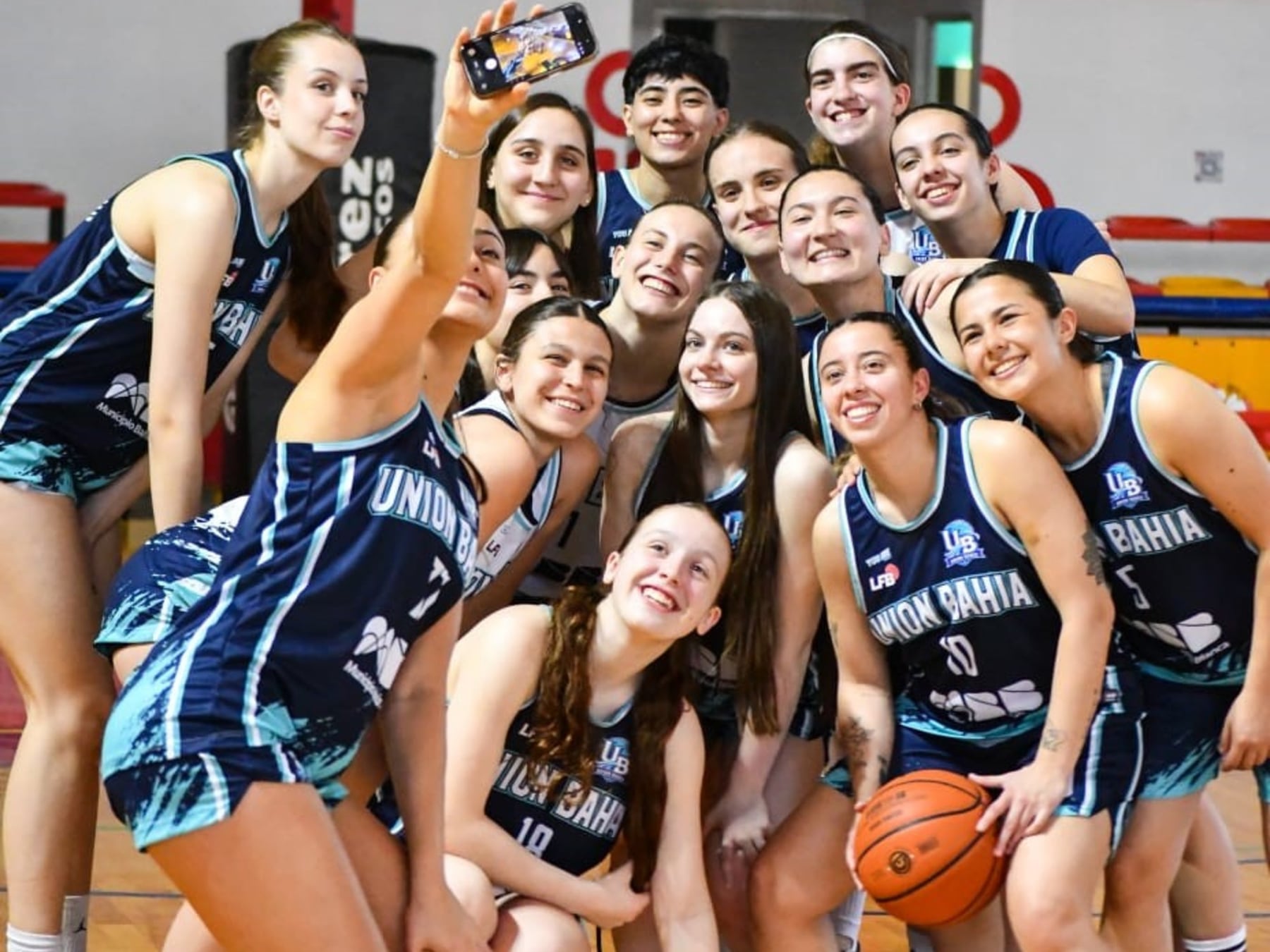 Bahía vuelve a rugir: Unión debuta en la elite con la ilusión como única estrella