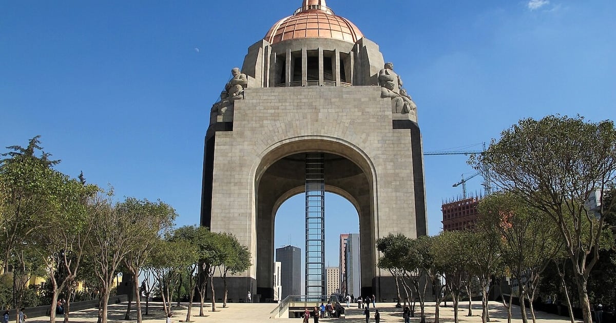 El colosal arco triunfal de Ciudad de México: sesenta y siete metros de historia suspendida entre un palacio que nunca fue y un mausoleo de próceres