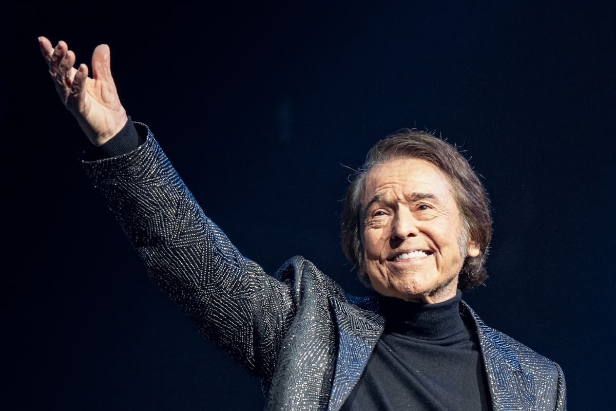 Raphael vuelve al Gran Rex con su voz intacta y una serie que le recorre la vida