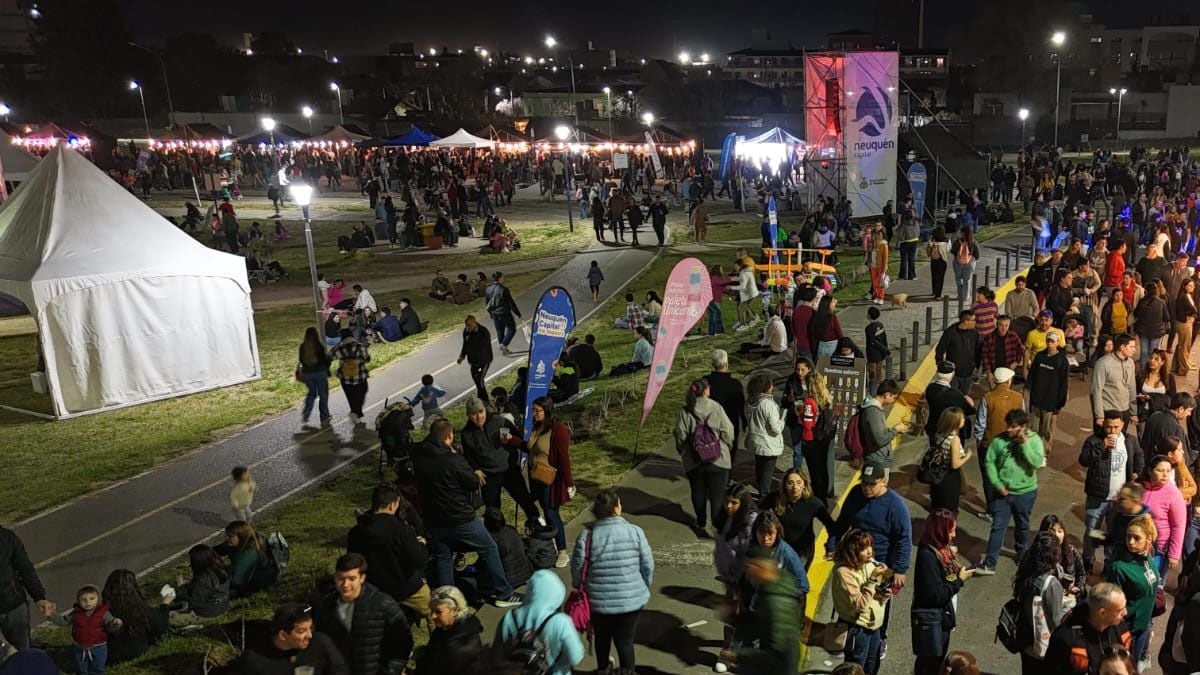 El parque se llena de regalos y aromas a chocolate: Neuquén festeja a las madres con 170 emprendedores yShows en vivo