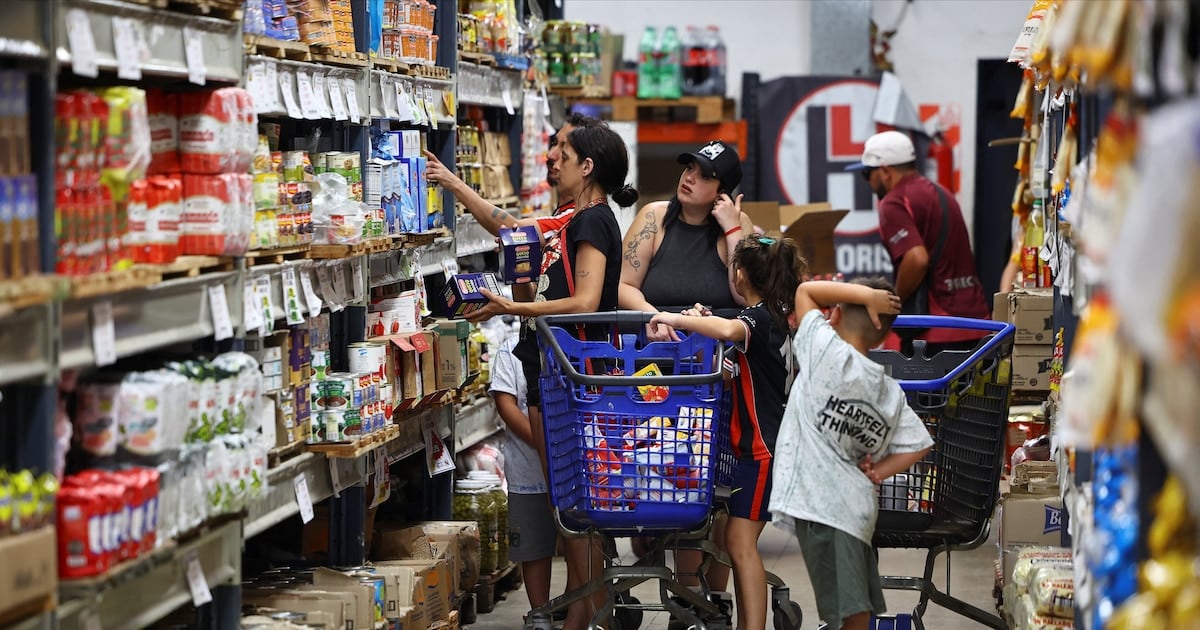 La inflación se mueve en una franja de 1,6% a 1,8% mensual y los analistas no avizoran una caída más profunda en el corto plazo