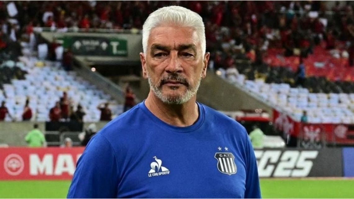 Talleres se hunde en La Bombonera y De Felippe se plantó: "¿A quién querés que ponga, a mi vieja?"