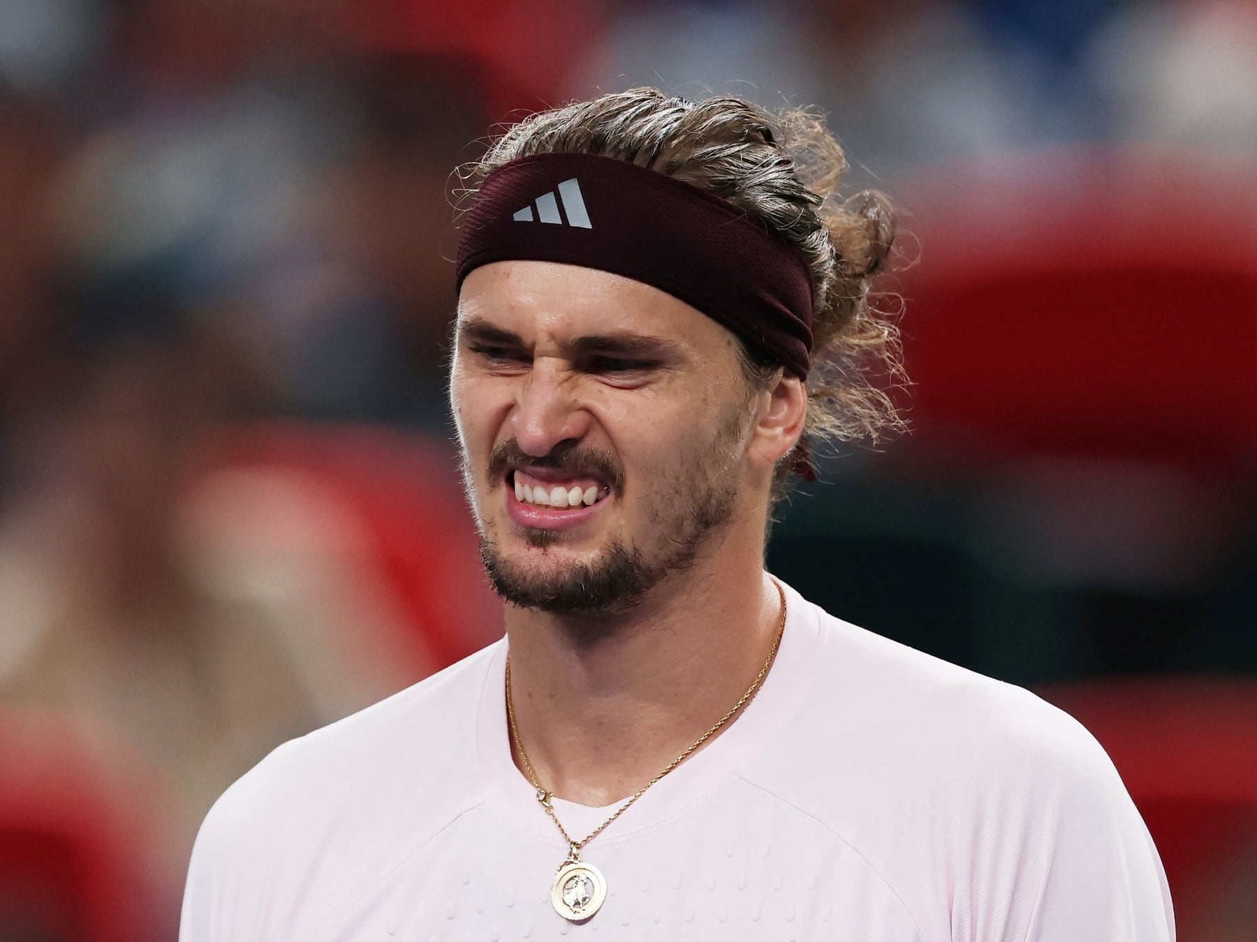Zverev se quedó sin batería en Shanghái y la final será una fiesta española