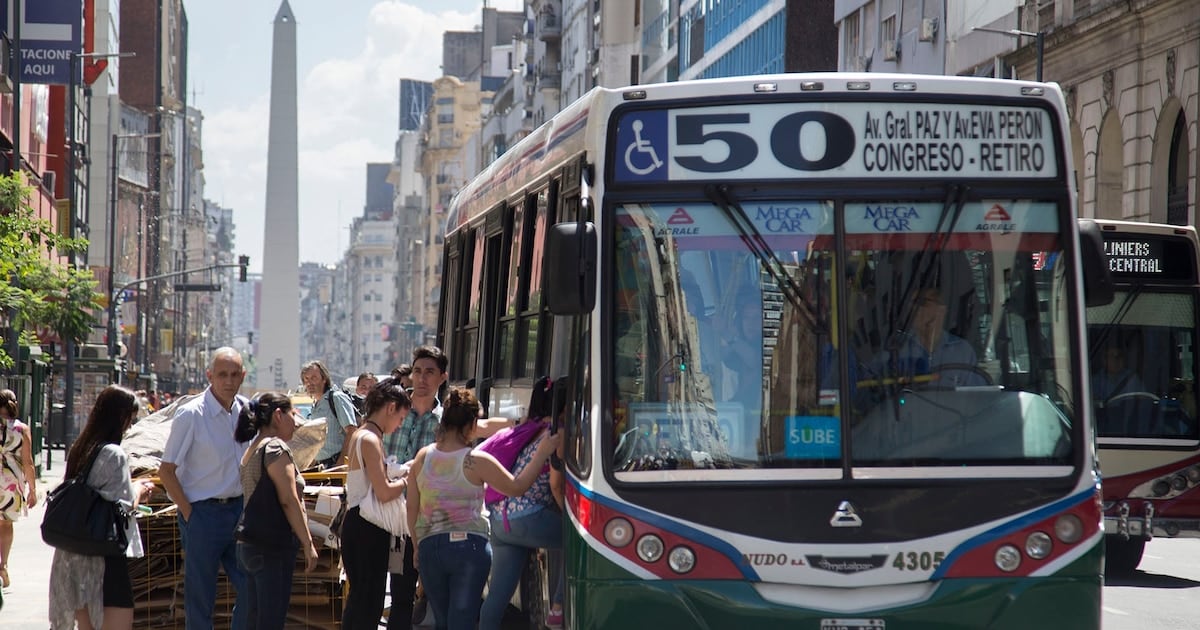 Empresas de colectivos del AMBA alertan por un desfasaje de casi 92.000 millones y anticipan recortes en las frecuencias