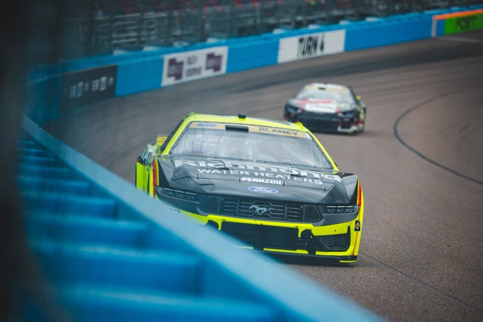 Blaney, polesman en Phoenix: el campeón Larson se le complica y arranca 22º