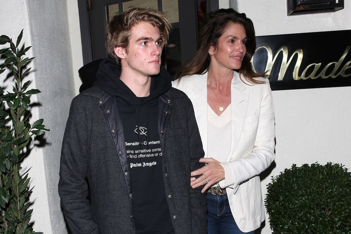 Cindy Crawford rompe el silencio y le dice adiós a su hijo Presley con una foto de ángel en blanco y negro