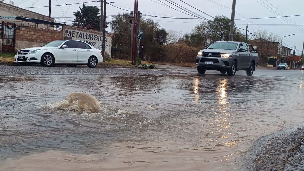 Lluvias sin pausa en Neuquén: la semana arranca bajo alerta amarilla y el miércoles se pone bravo